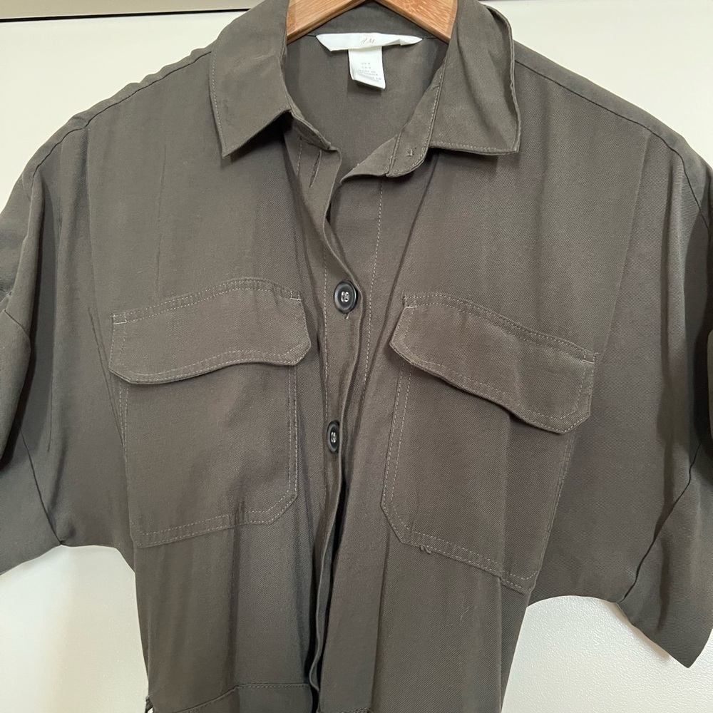 H & M Wide Leg Cargo Jumpsuit in Khaki Green. Size 4 - Picture 8 of 8